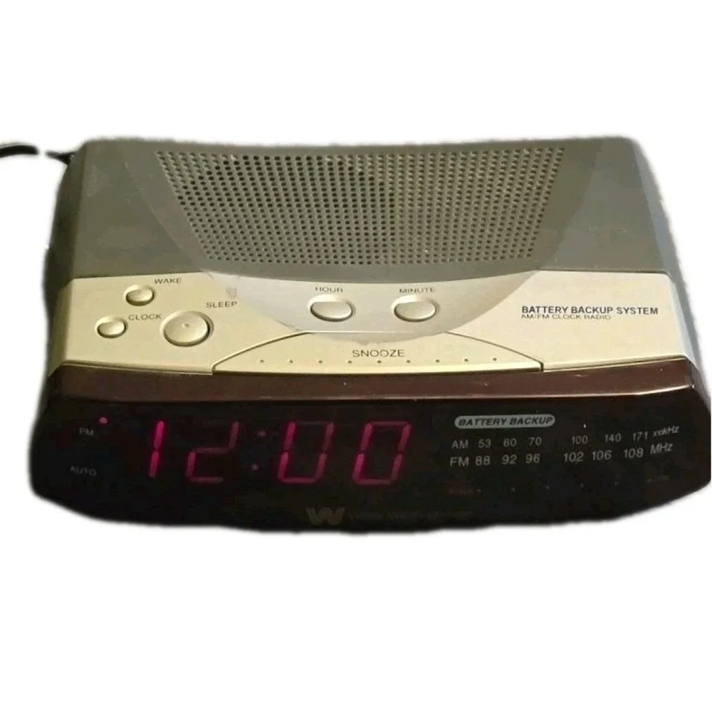 Vintage White-Westinghouse AM/FM Digital Alarm Clock Radio WCR-11090 TESTED